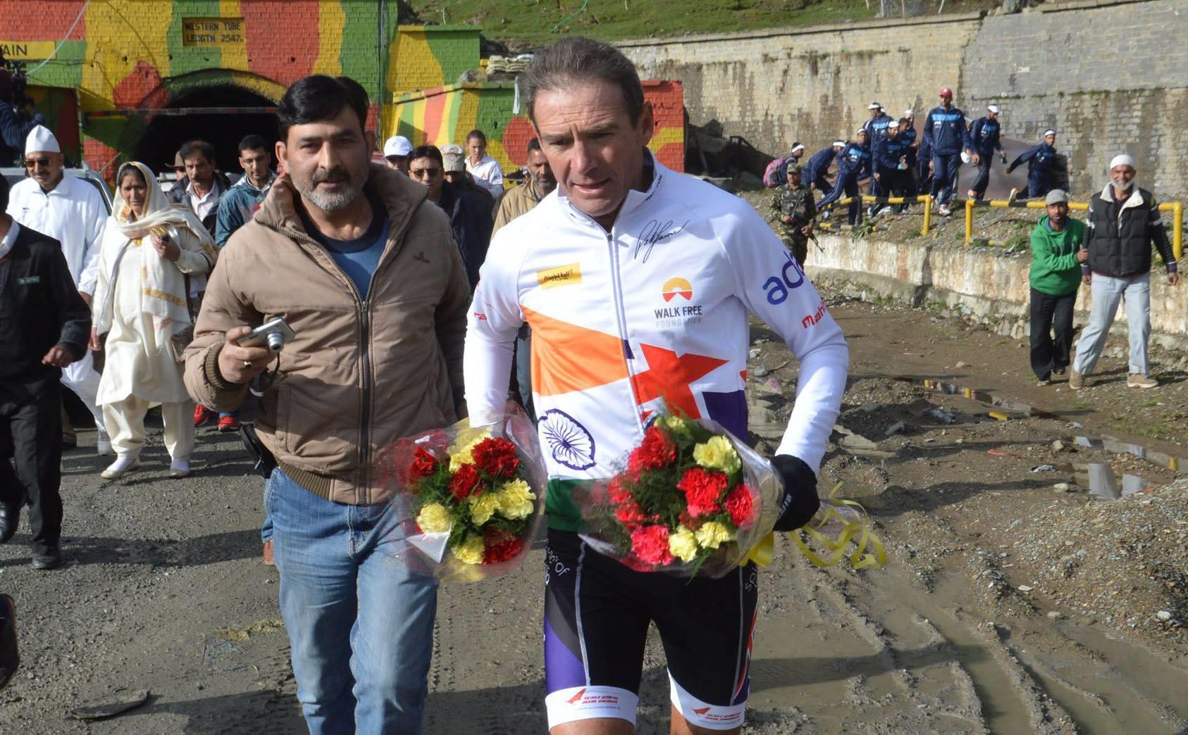 Australian athlete Pat Farmer runs for tourism, girl child